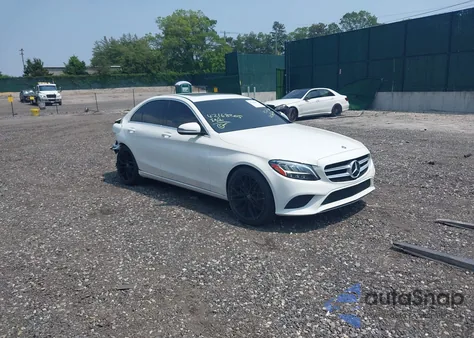2019 Mercedes-Benz C 300 z USA, uszkodzony, nr VIN 55SWF8DB3KU293995